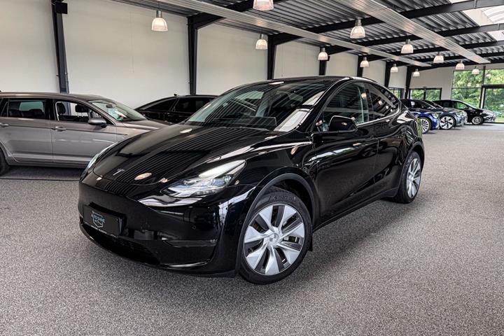 undefined Tesla Model Y fra 2022 set udefra