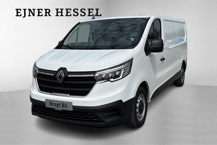 Hvid Renault Trafic fra 2025 set udefra