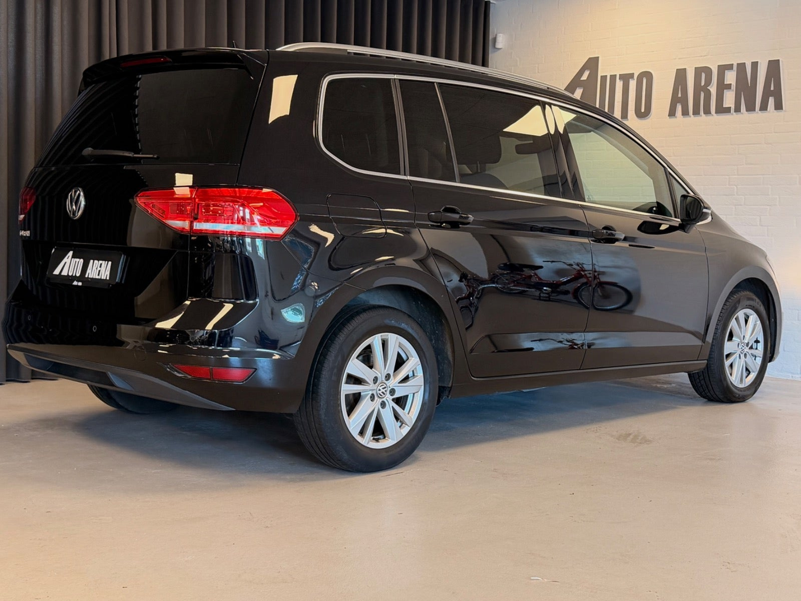 Sort VW Touran fra 2020