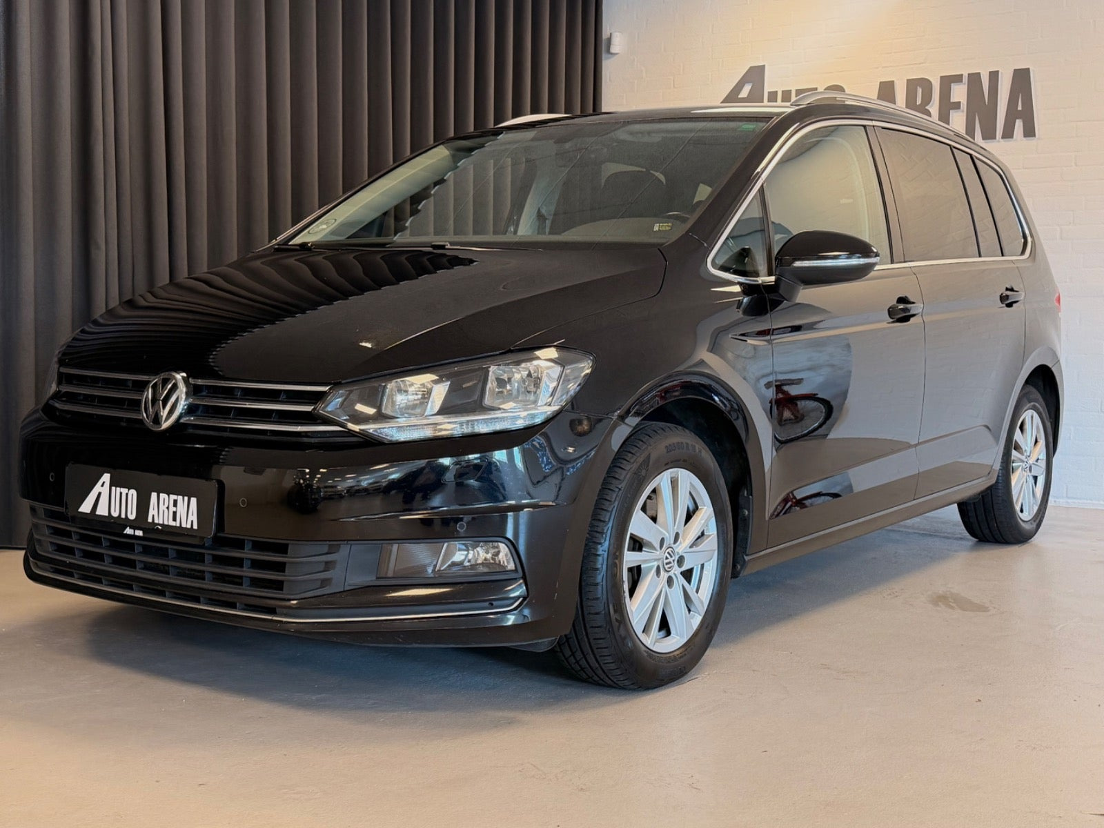 Sort VW Touran fra 2020