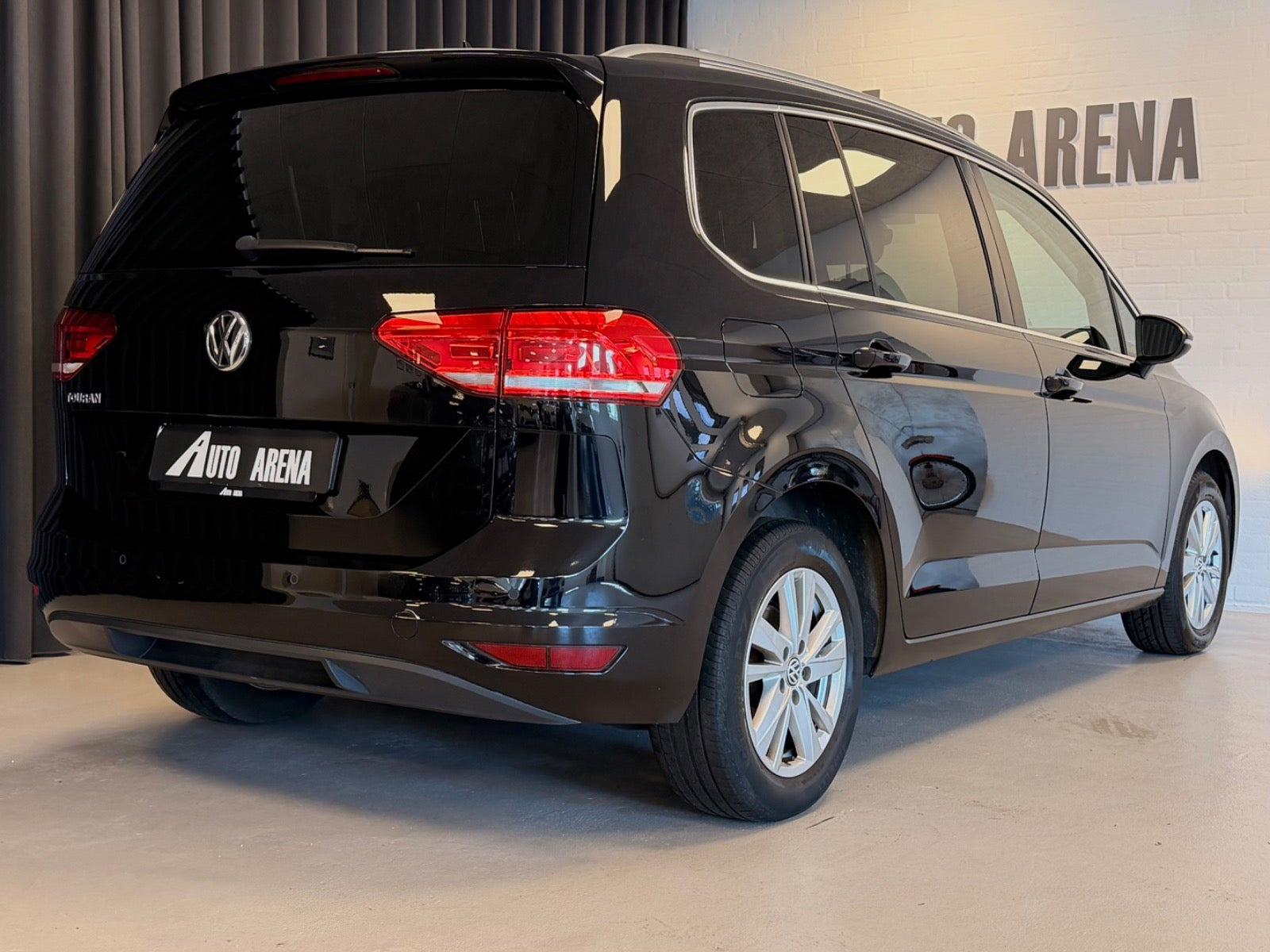 Sort VW Touran fra 2020
