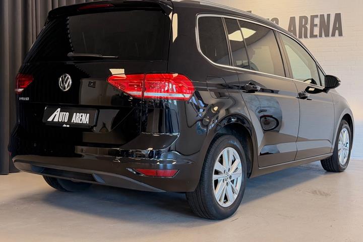 Sort VW Touran fra 2020