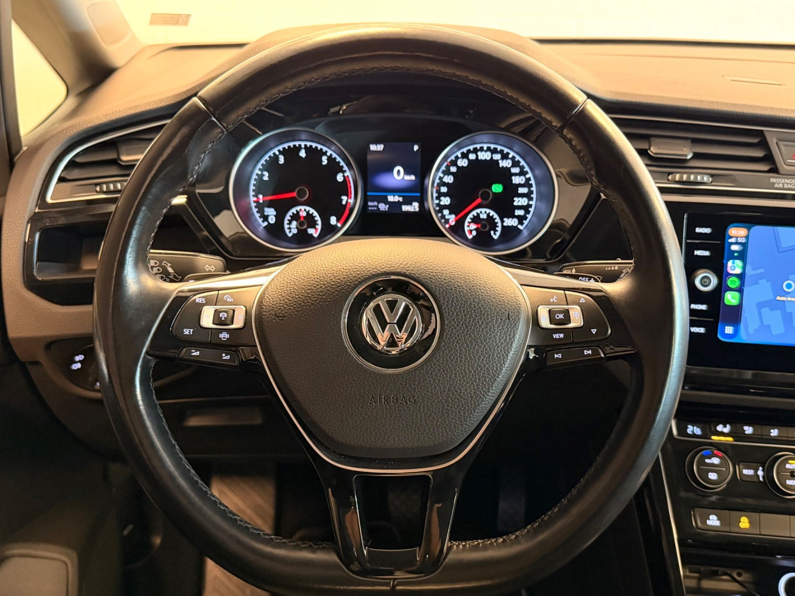 Sort VW Touran fra 2020