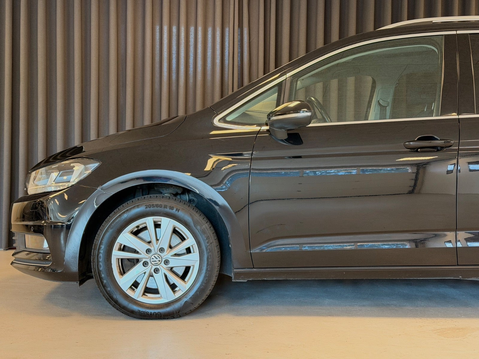Sort VW Touran fra 2020
