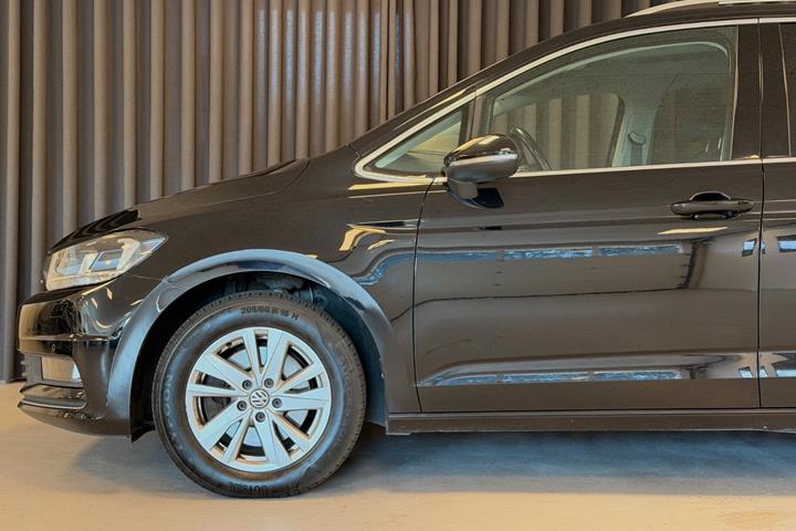 Sort VW Touran fra 2020