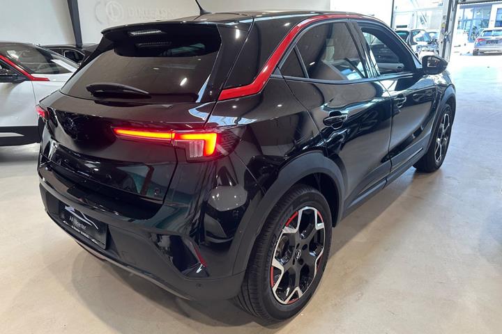 Sort Opel Mokka-e fra 2024