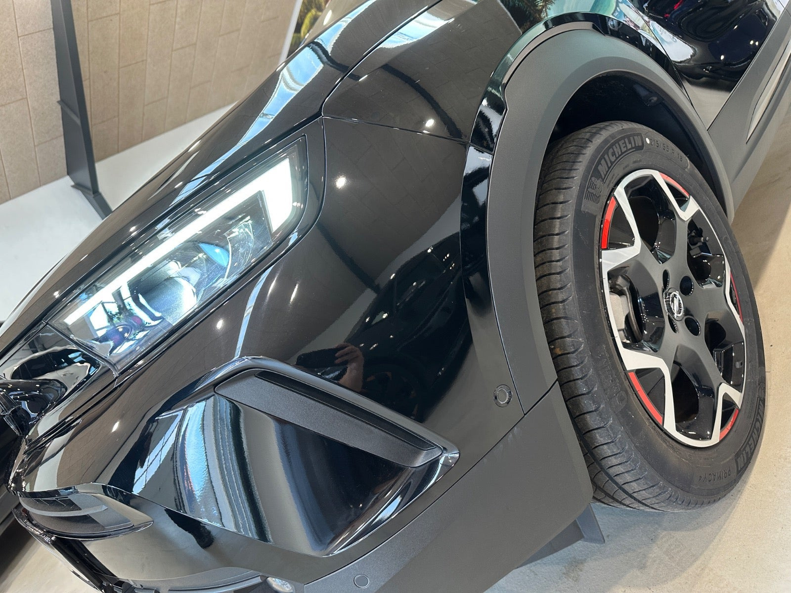Sort Opel Mokka-e fra 2024
