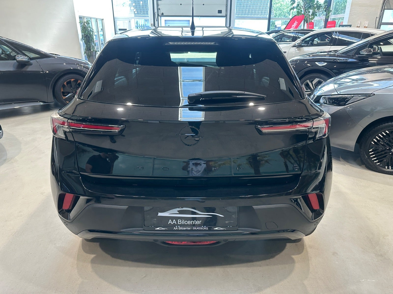 Sort Opel Mokka-e fra 2024