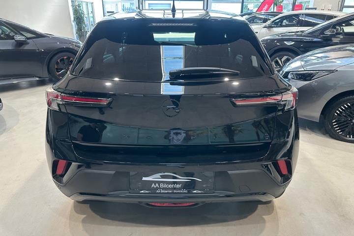 Sort Opel Mokka-e fra 2024