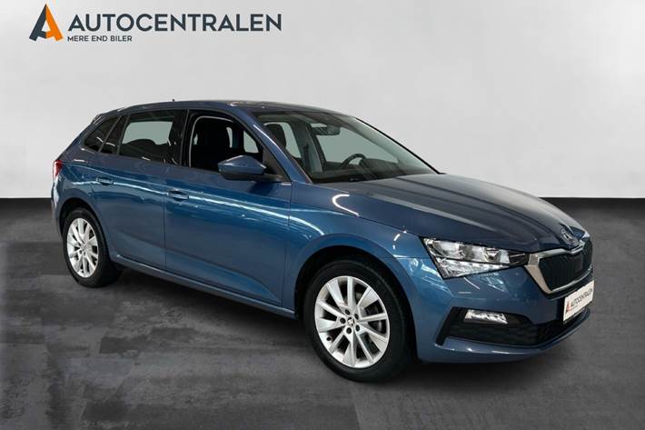 Blå Skoda Scala fra 2021