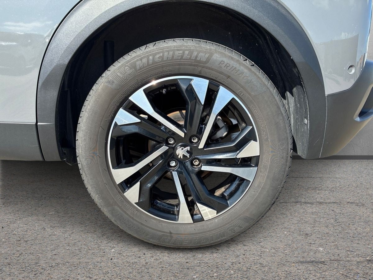 Grå Peugeot 2008 fra 2025