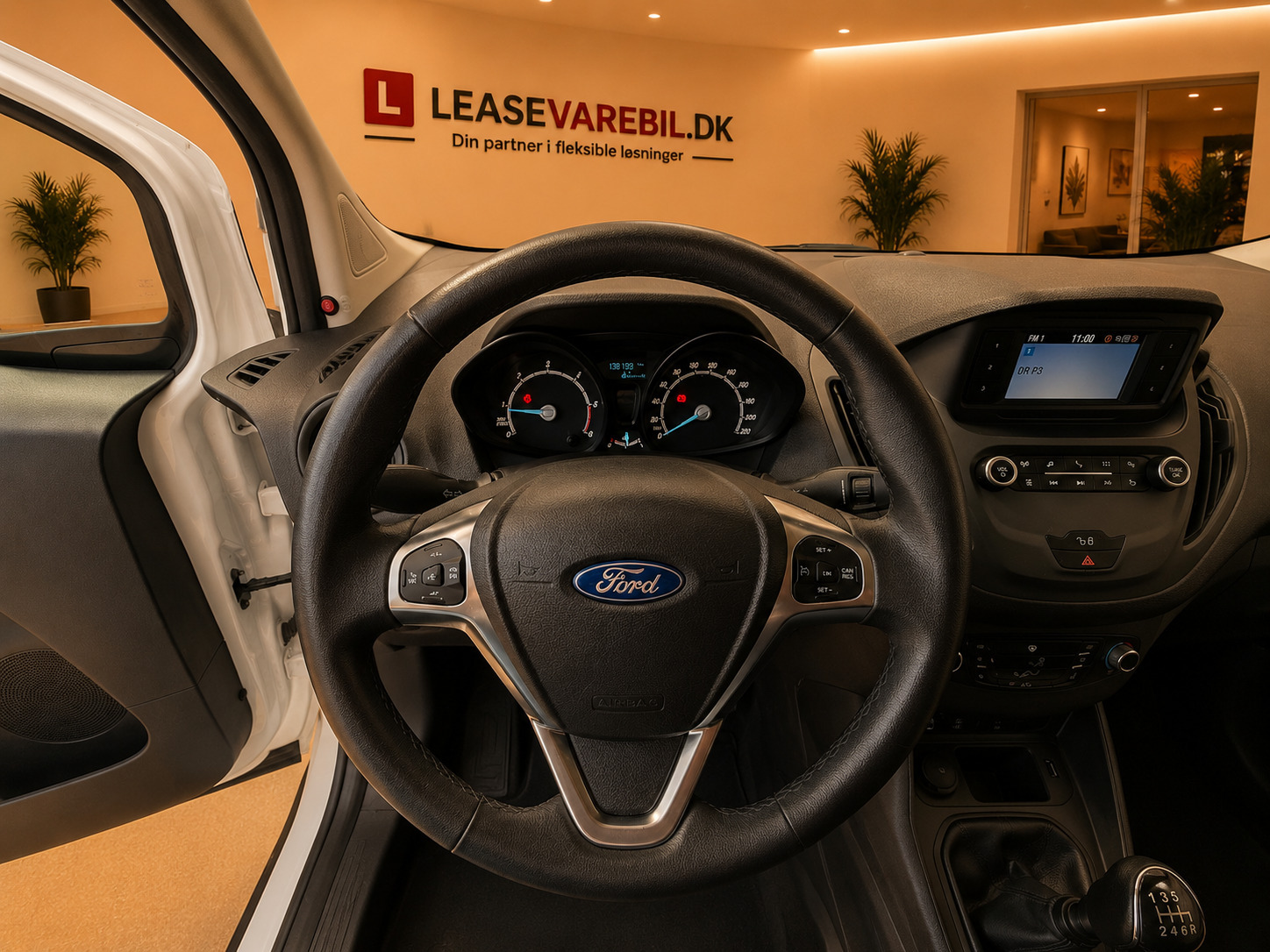 Hvid Ford Transit Courier fra 2021