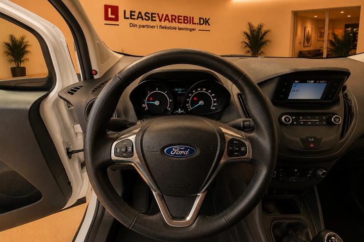 Hvid Ford Transit Courier fra 2021