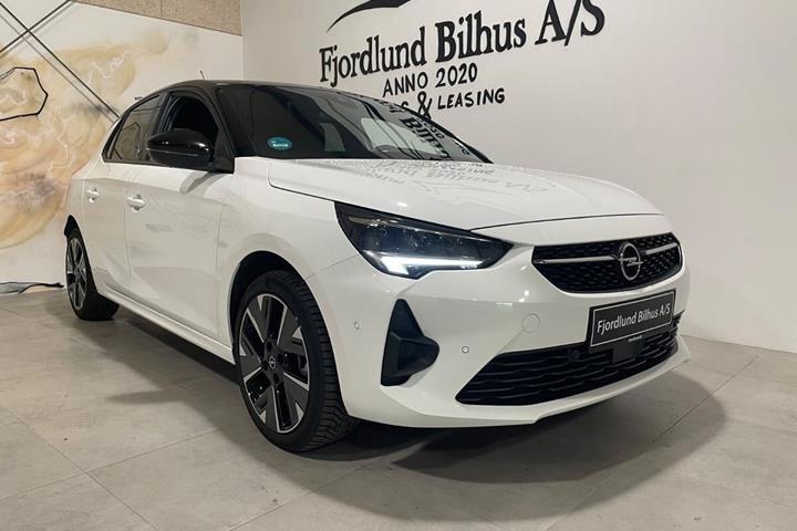 Hvid Opel Corsa-e fra 2023 set udefra