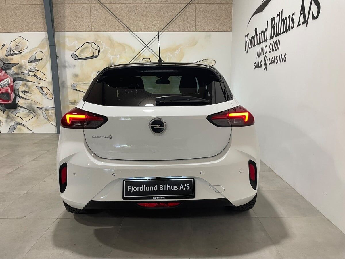 Hvid Opel Corsa-e fra 2023