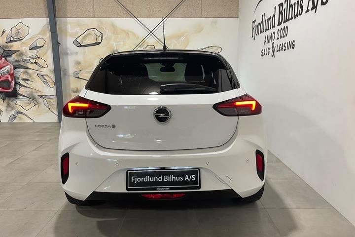 Hvid Opel Corsa-e fra 2023