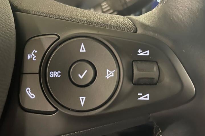 Hvid Opel Corsa-e fra 2023