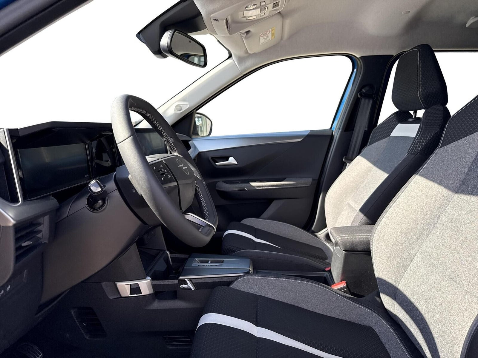 Blå Opel Frontera fra 2025