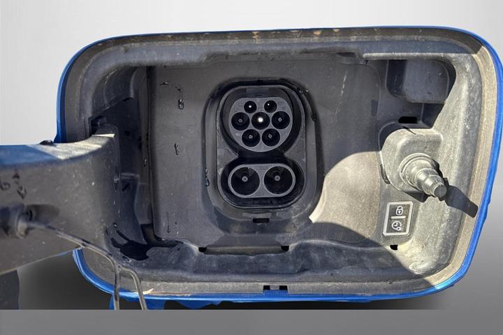 Blå Opel Frontera fra 2025