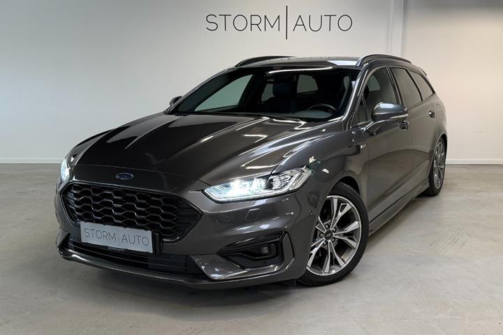 Grå Ford Mondeo fra 2020 set udefra