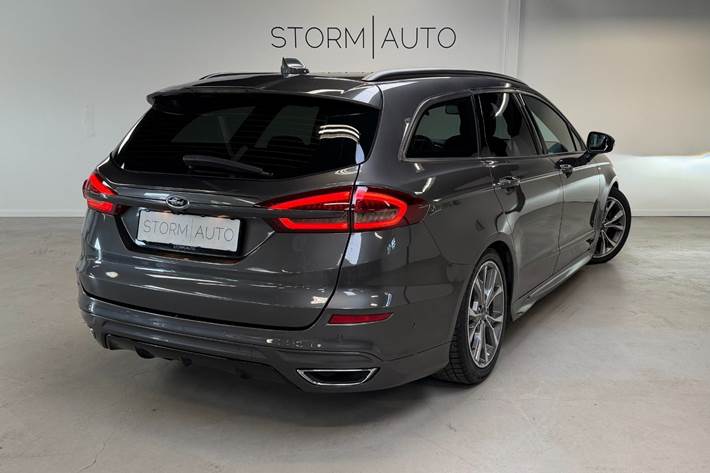 Grå Ford Mondeo fra 2020