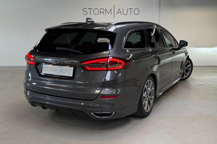 Grå Ford Mondeo fra 2020