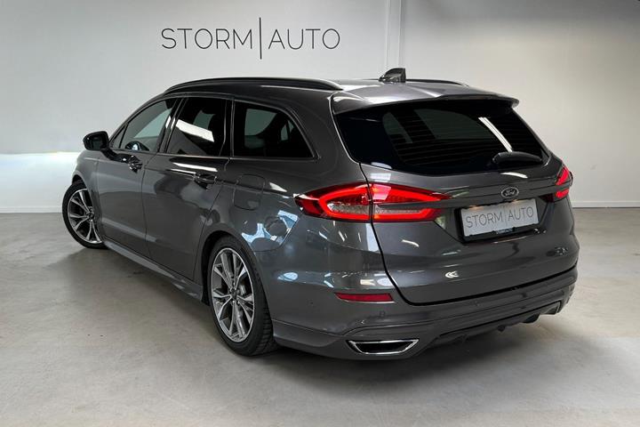 Grå Ford Mondeo fra 2020