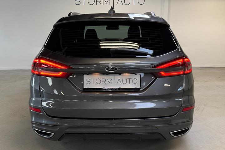 Grå Ford Mondeo fra 2020