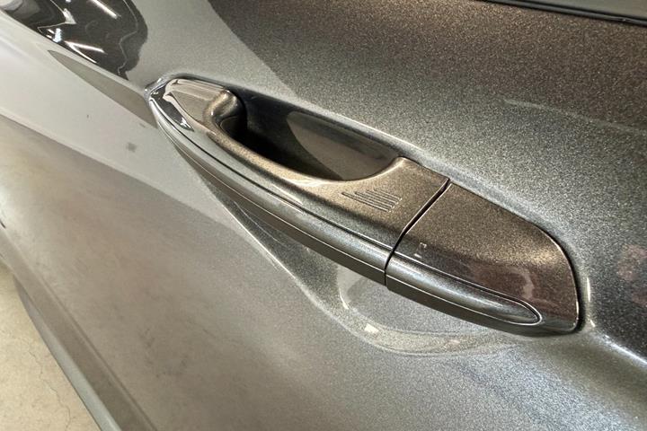 Grå Ford Mondeo fra 2020