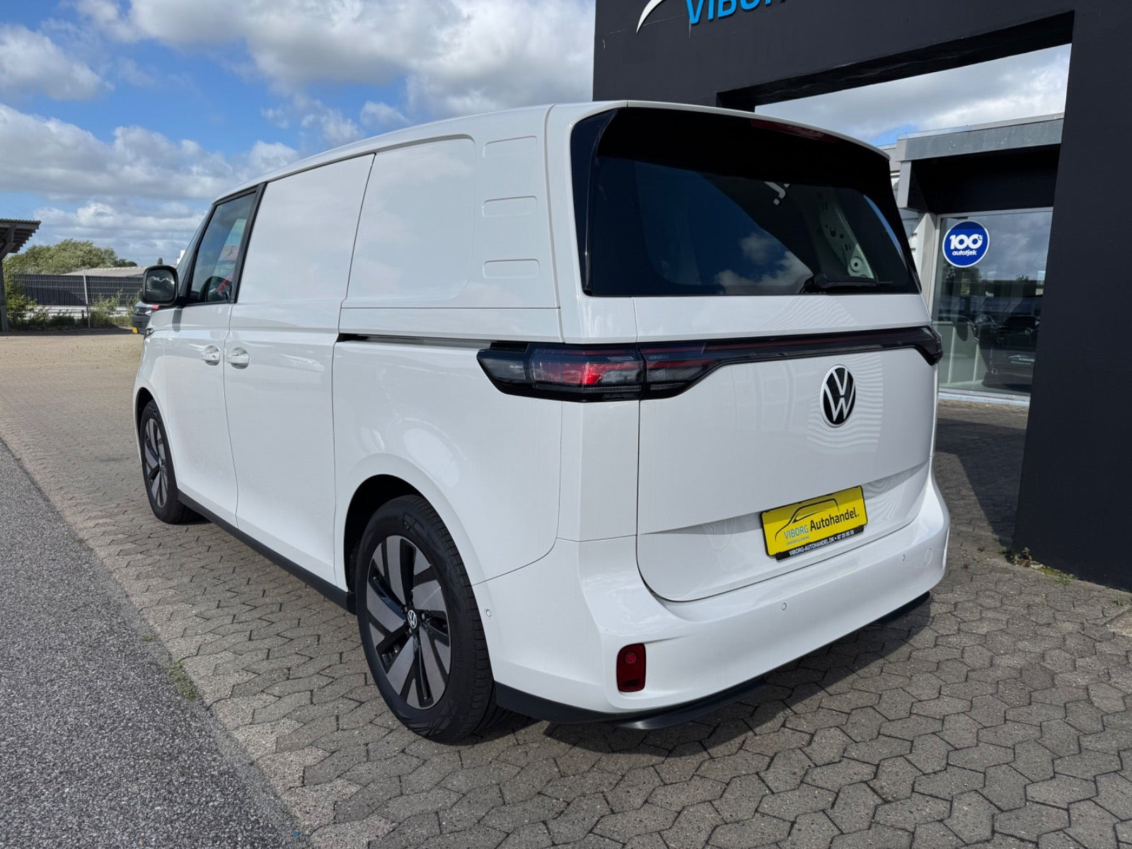 Hvid VW ID.Buzz fra 2023