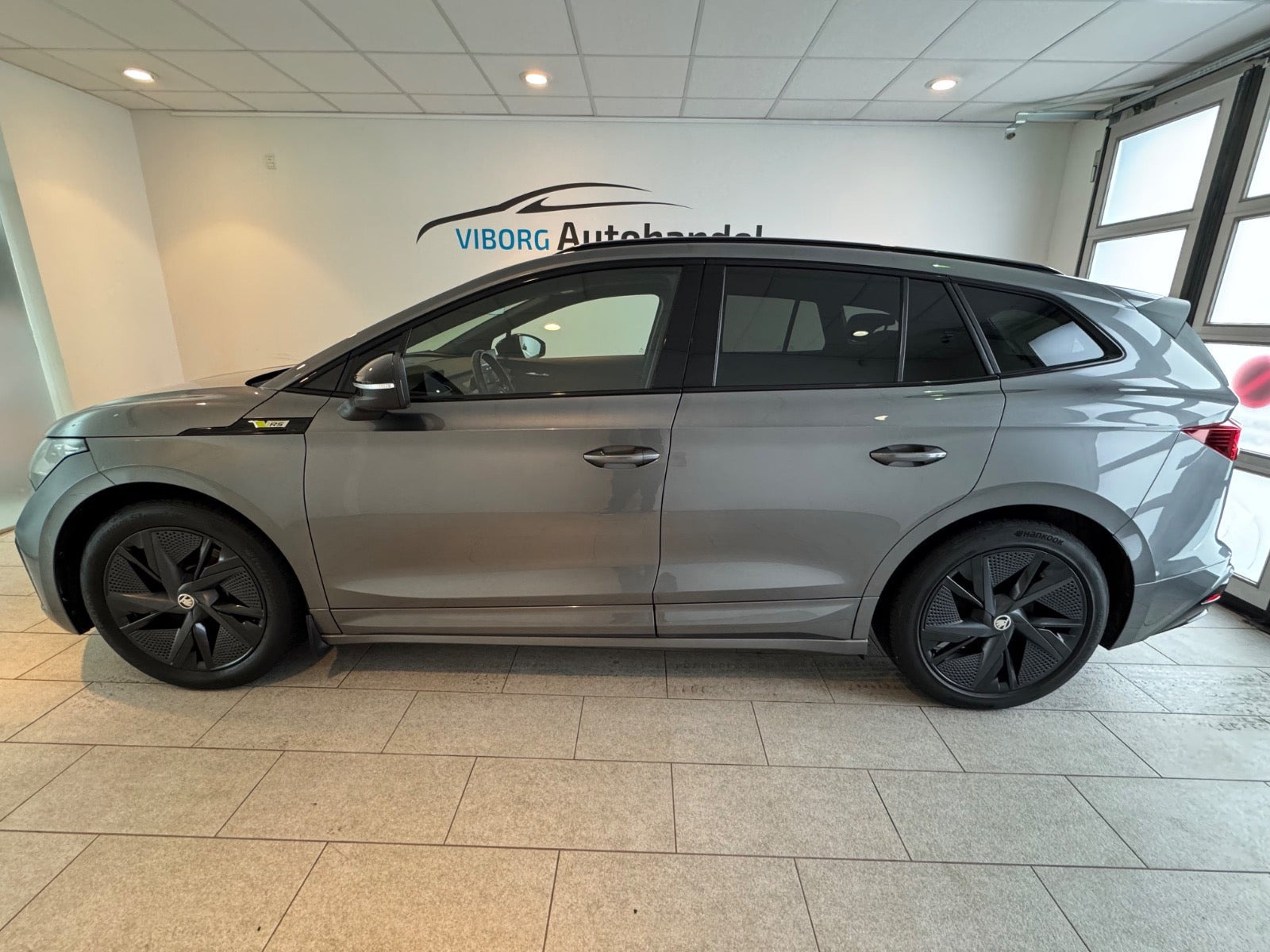 Grå Skoda Enyaq fra 2025