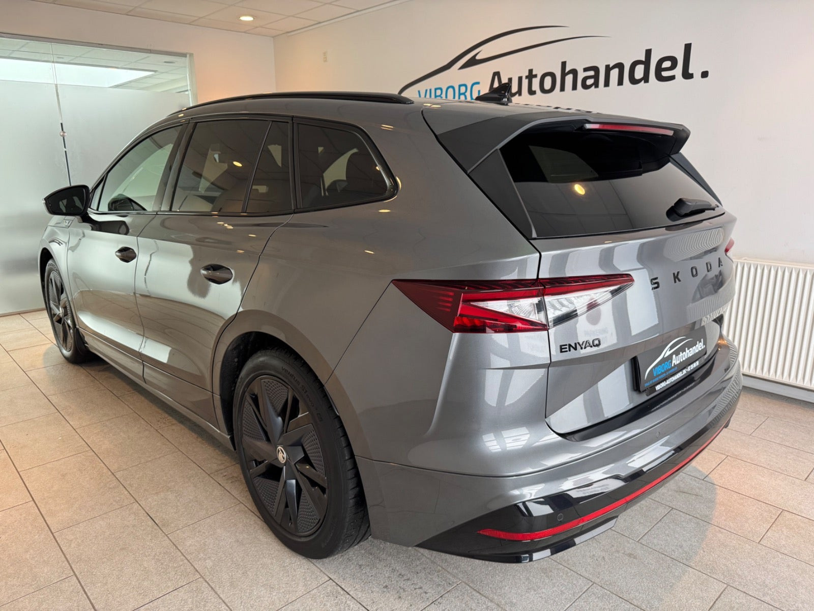 Grå Skoda Enyaq fra 2025