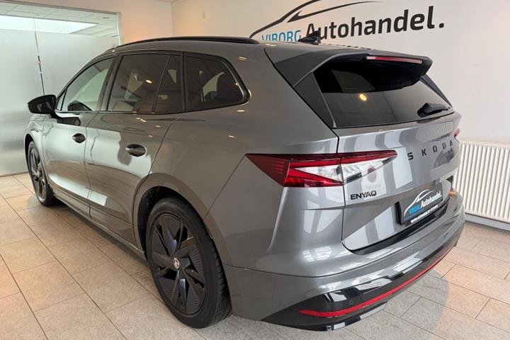 Grå Skoda Enyaq fra 2025