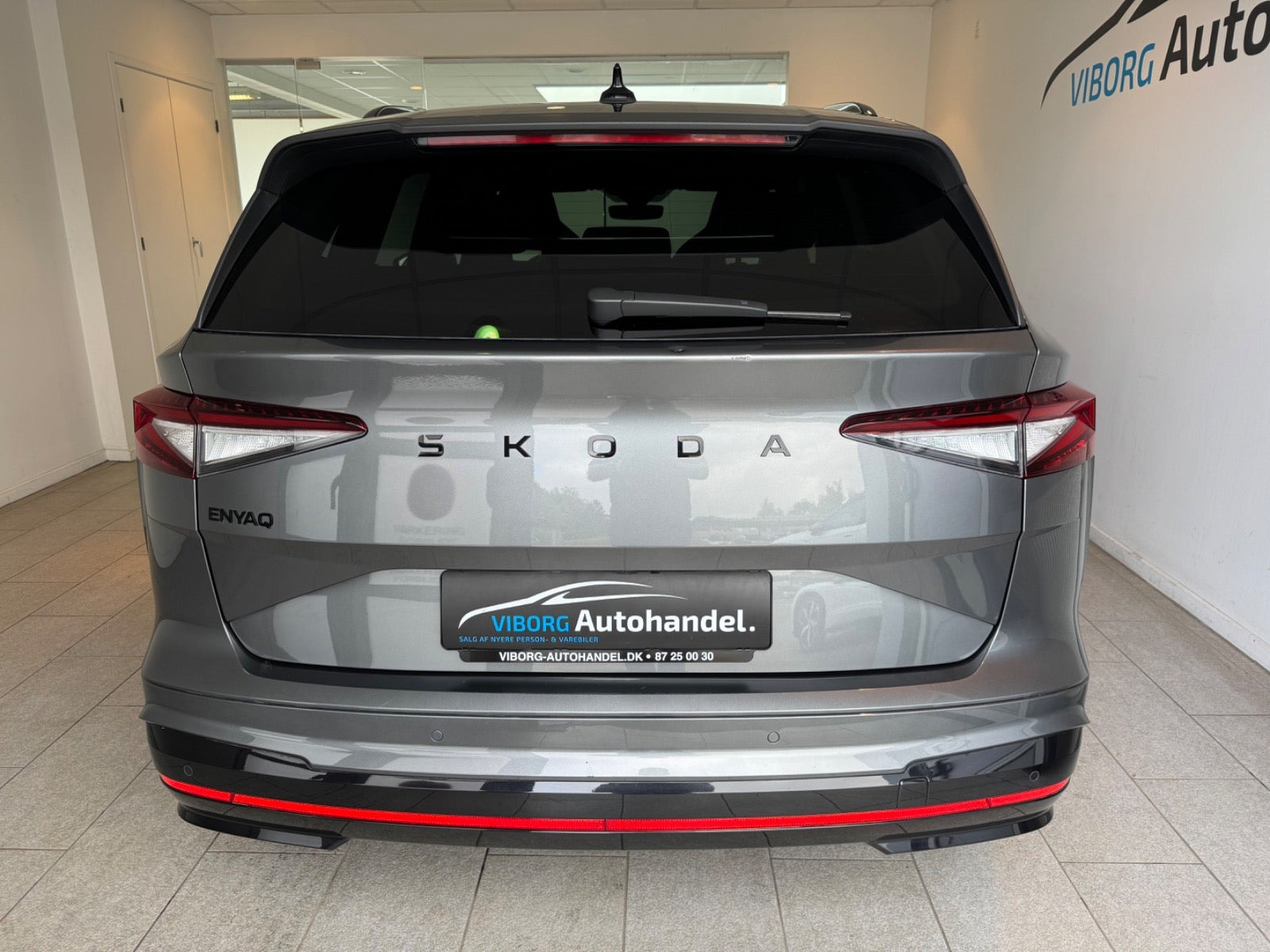Grå Skoda Enyaq fra 2025