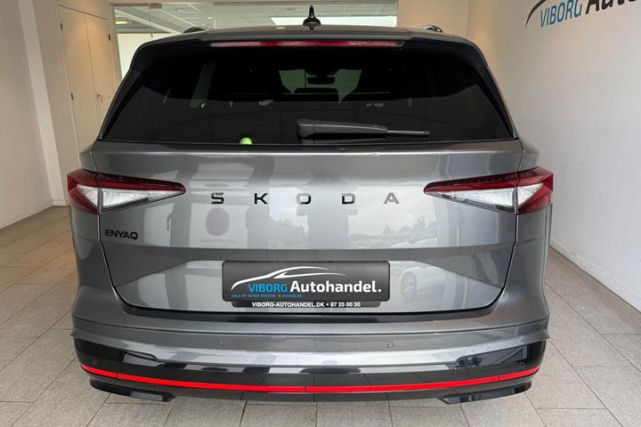 Grå Skoda Enyaq fra 2025