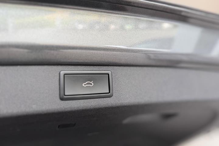 Grå Skoda Enyaq fra 2025