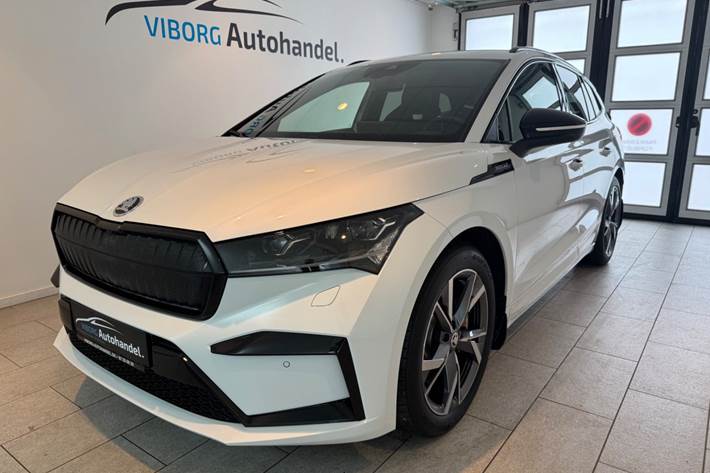 Hvid Skoda Enyaq fra 2023