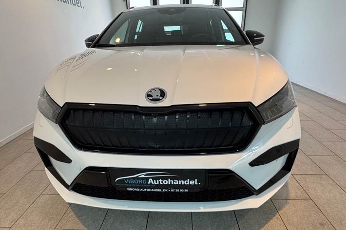 Hvid Skoda Enyaq fra 2023