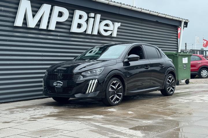 Sort Peugeot e-208 fra 2024 set udefra