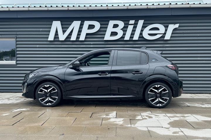 Sort Peugeot e-208 fra 2024