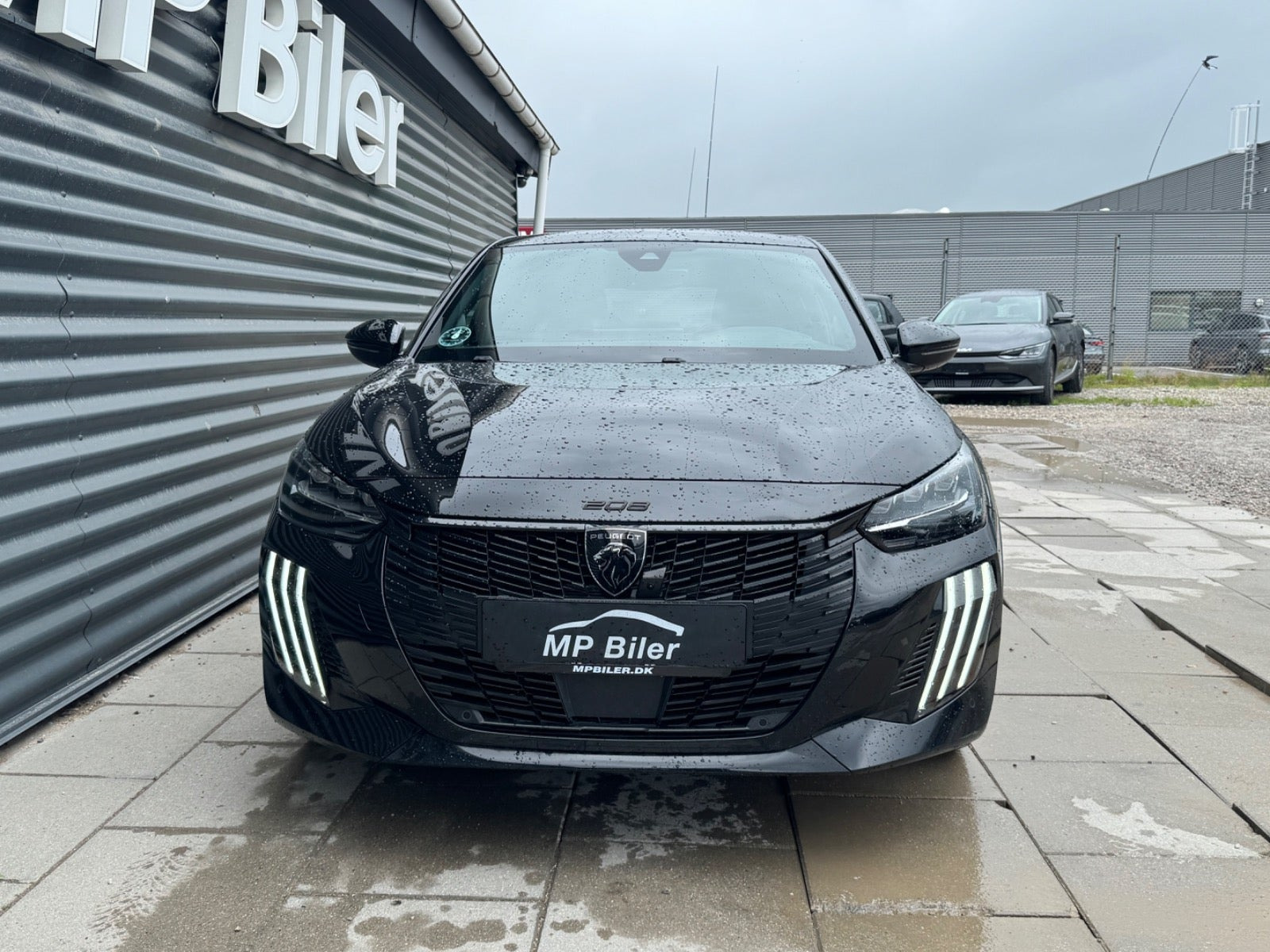 Sort Peugeot e-208 fra 2024