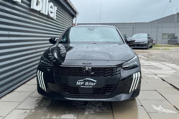 Sort Peugeot e-208 fra 2024