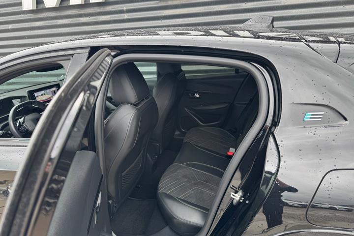 Sort Peugeot e-208 fra 2024
