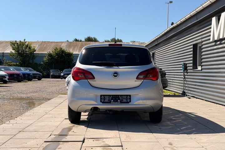 Sølv Opel Corsa fra 2018