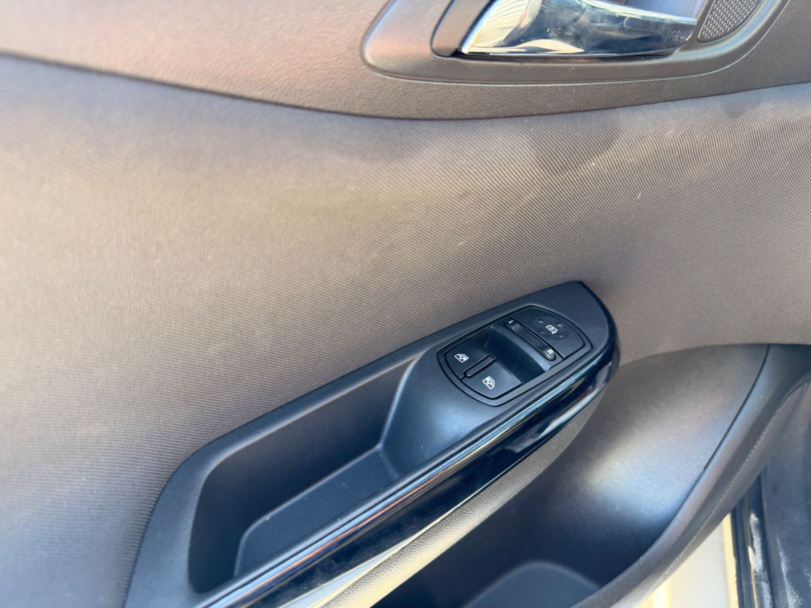 Sølv Opel Corsa fra 2018