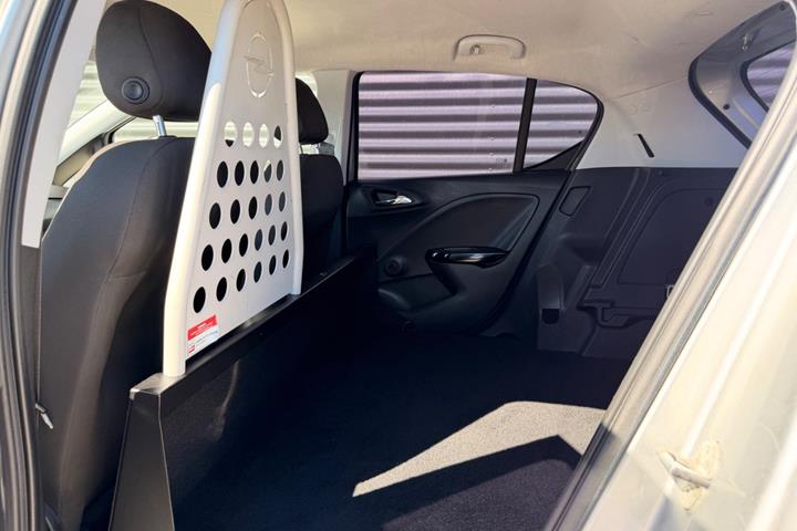 Sølv Opel Corsa fra 2018