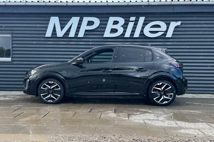 Sort Peugeot e-208 fra 2024