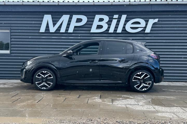 Sort Peugeot e-208 fra 2024