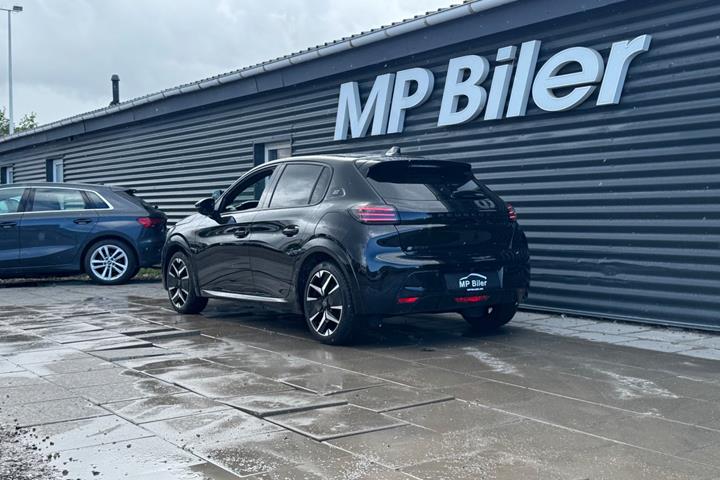 Sort Peugeot e-208 fra 2024