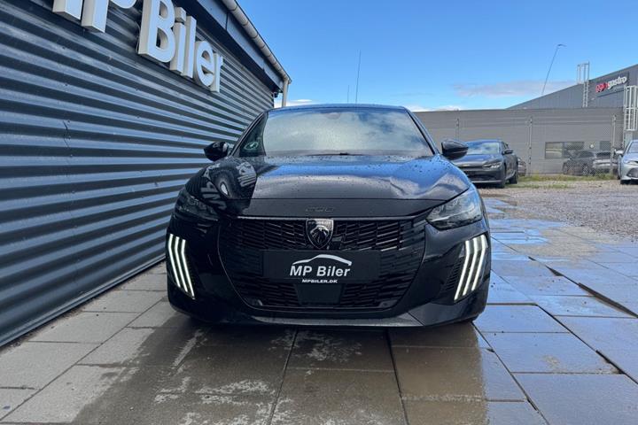 Sort Peugeot e-208 fra 2024